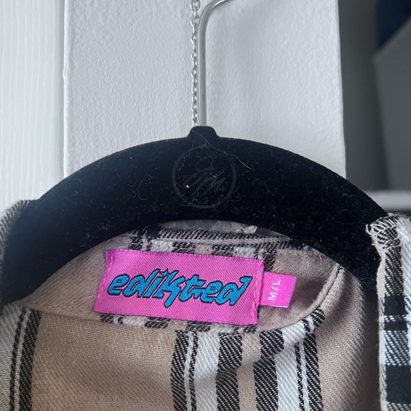 Edikted Tan Flannel - Picture 2 of 2